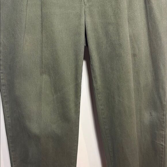 Versatile Green Chinos with Classic Straight-Leg - Picture 3 of 10